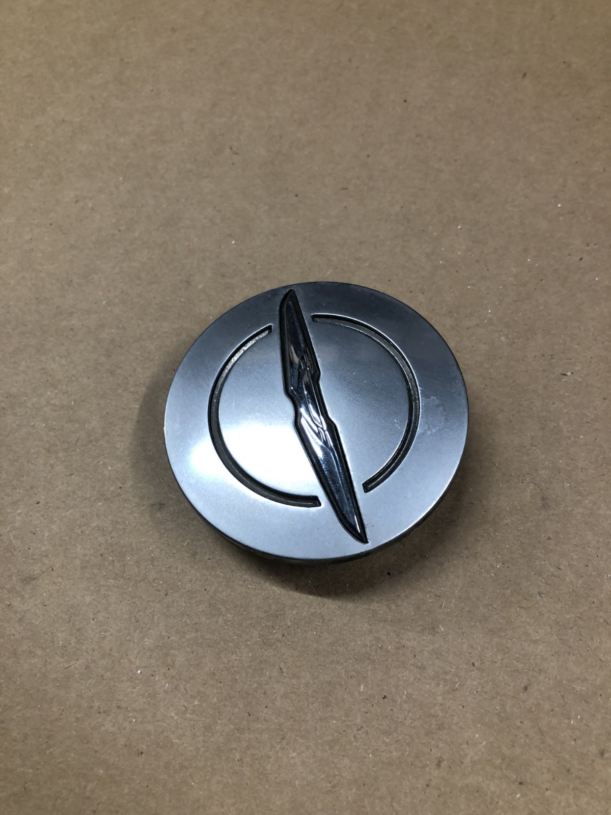 (1) Chrysler 200 300 Pacifica Town & Country Satin Wheel Center Cap 1LB74TRMAB