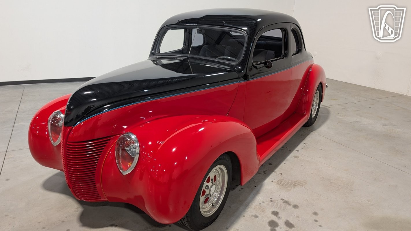 1939 Ford Custom
