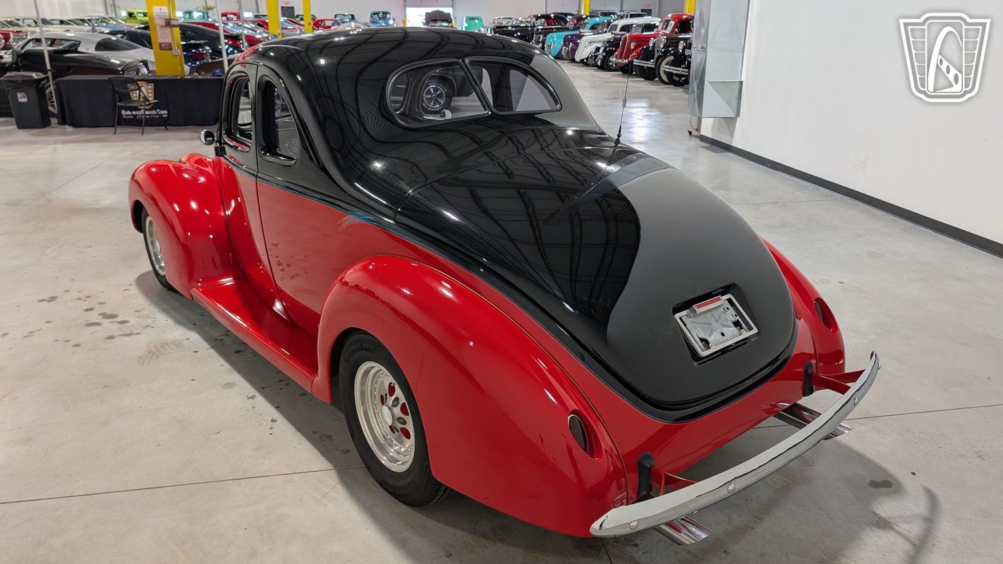 1939 Ford Custom