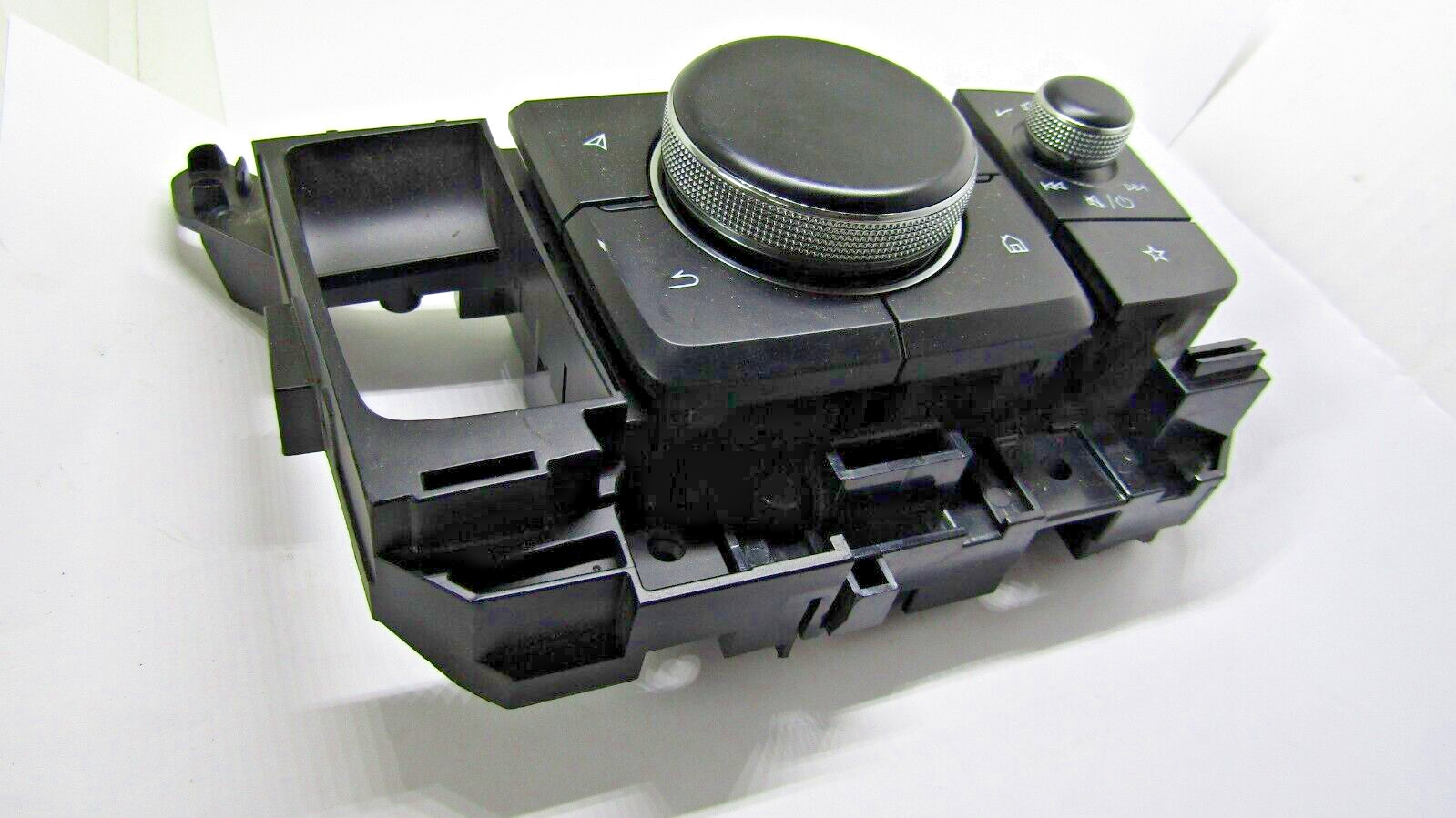 CENTER CONSOLE MEDIA RADIO AUDIO CONTROL SWITCH BDGF66CM0 MAZDA 3 CX-30
