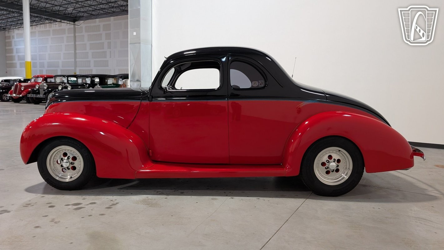 1939 Ford Custom