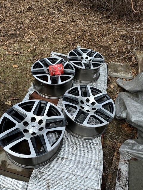 20″ Gunmetal OEM 5822 23217243 Rims fits 2023 Chevy Colorado, only used 6 Months