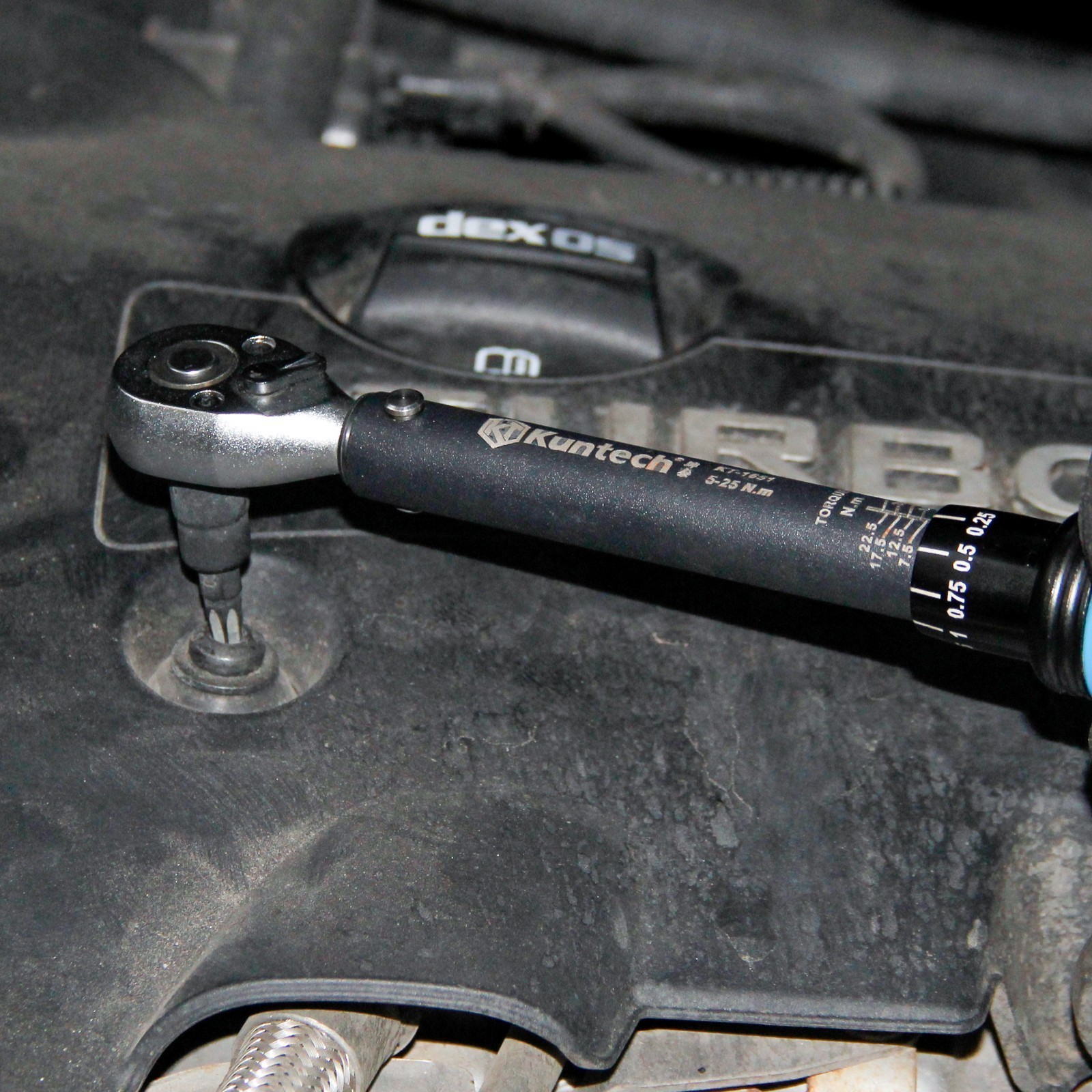 1/4″ Drive Adjustable Click Torque Wrench 5-25 Nm Dual Range Scales for Car