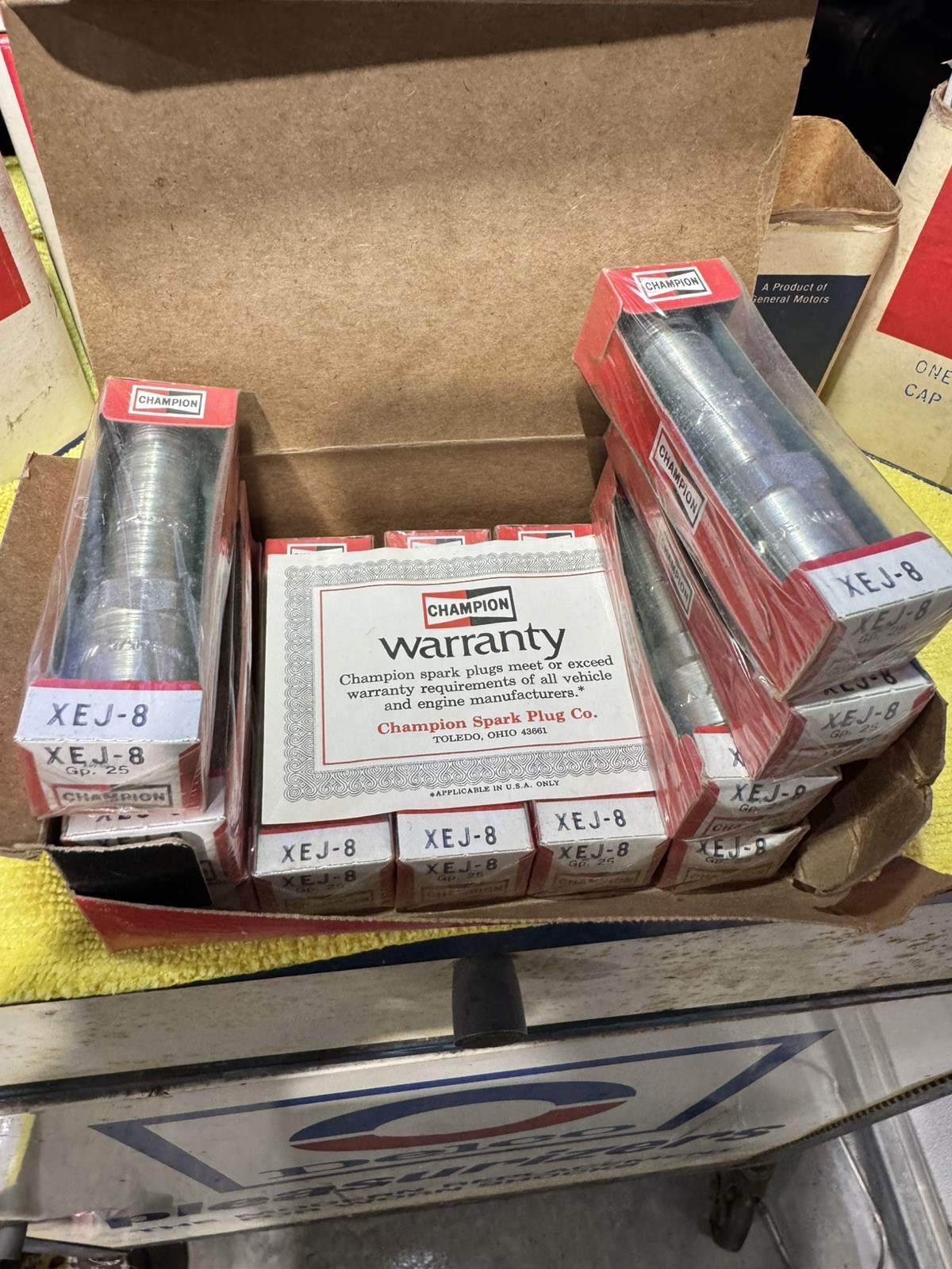 XEJ-8 STOCK # 557 CHAMPION SPARK PLUG (EE) BOX of 10