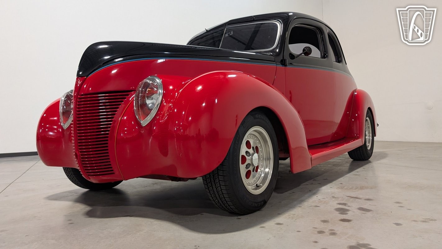 1939 Ford Custom