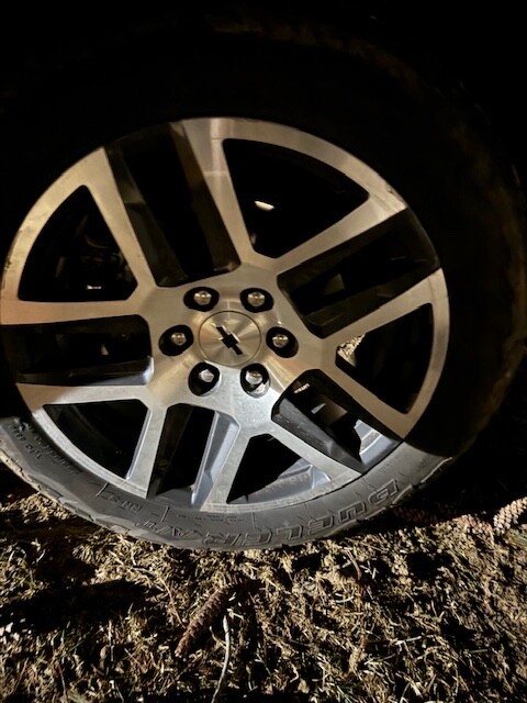 20″ Gunmetal OEM 5822 23217243 Rims fits 2023 Chevy Colorado, only used 6 Months