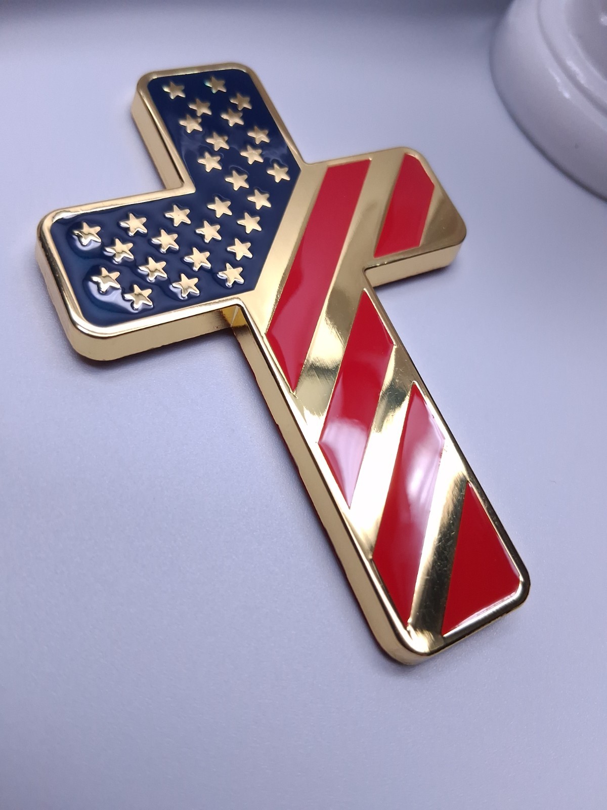 CHRISTIAN RELIGIOUS 3D CROSS W EMBOSSED AMERICAN FLAG METAL CAR EMBLEM STICKER