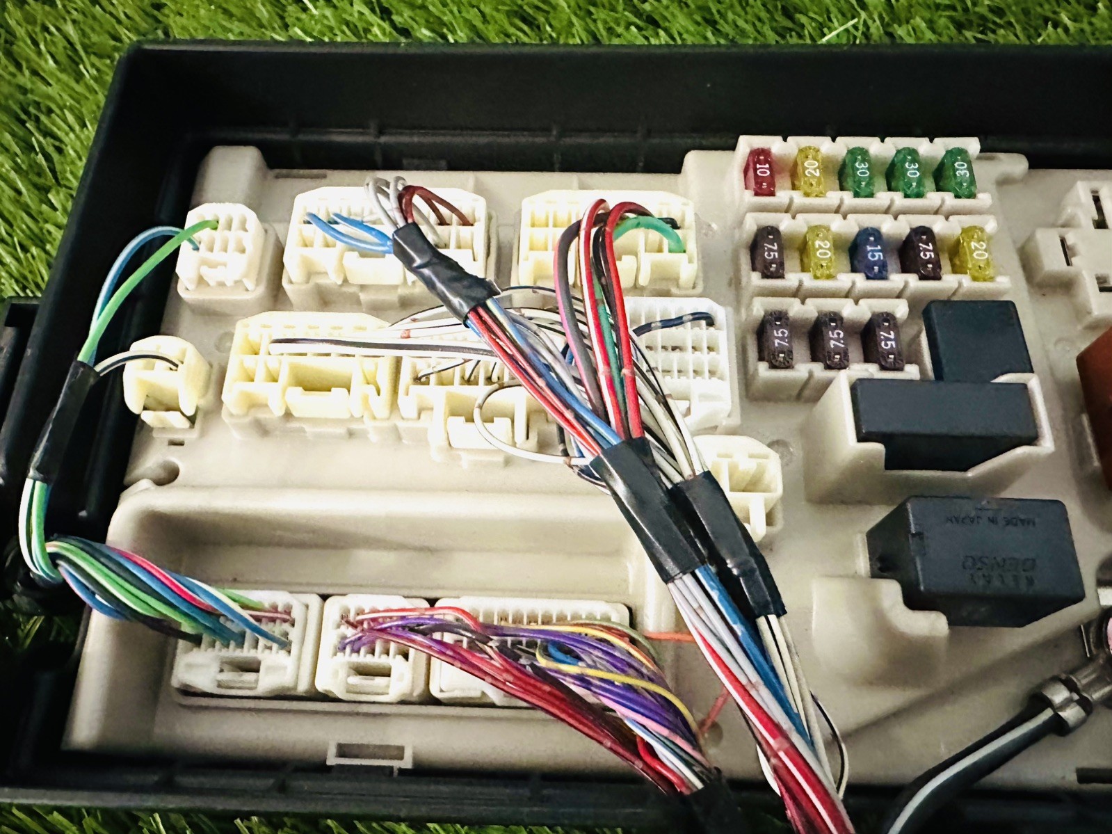 LEXUS LS430 2001-2005 TRUNK JUNCTION FUSE RELAY BOX FUSEBOX 82670-50071 used