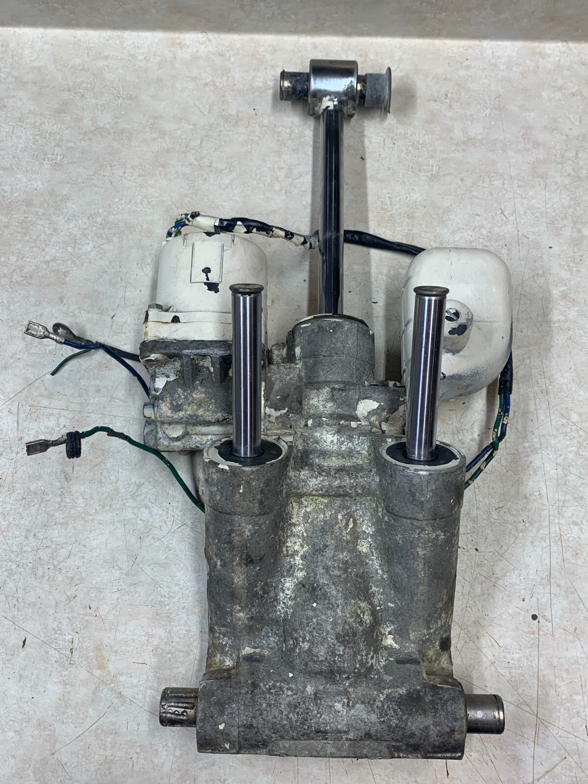 *90 Day Warranty* Johnson Evinrude Power Trim & Tilt Assembly 0438528 438528