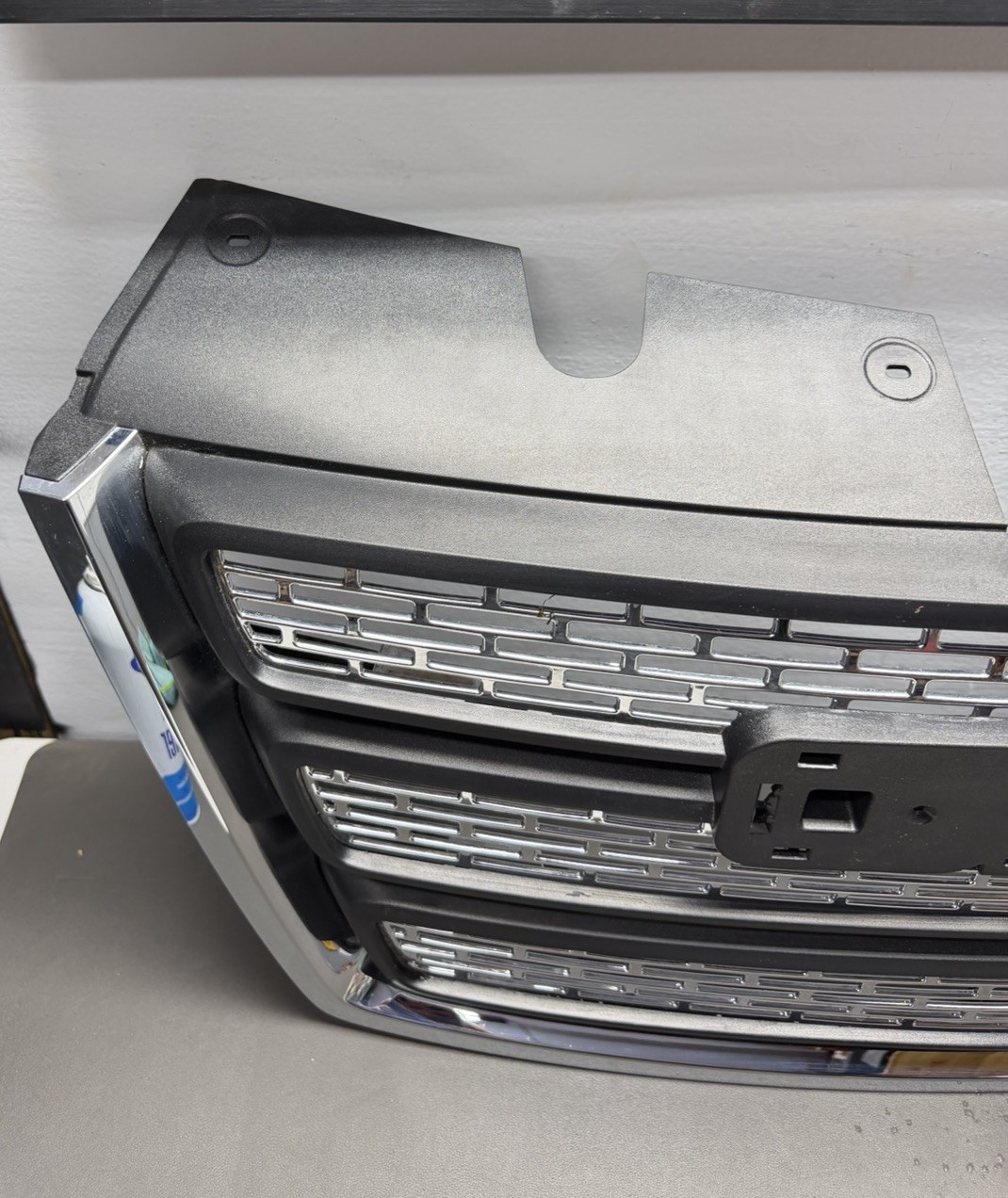 2010 – 2015 GMC Terrain Front Upper Grill Grille Black Chrome OEM