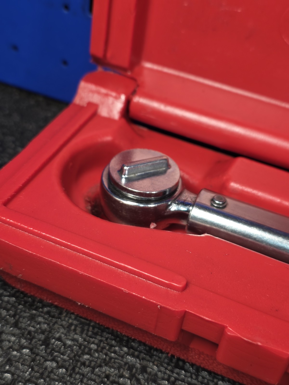 Mac Tools TW250R 3/8″ Drive Click Style Torque Wrench With Case 50-250in. lbs.