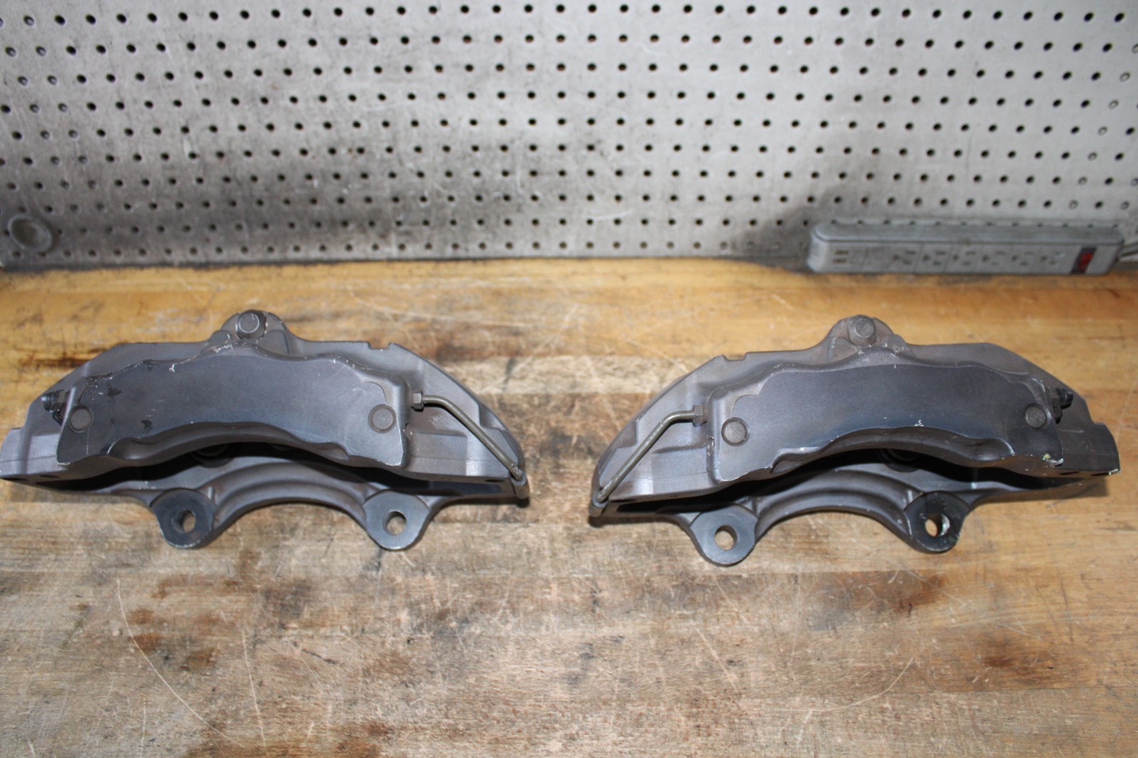 ✅ 2004-10 PORSCHE CAYENNE FRONT L+R BREMBO 17Z BRAKE CALIPERS OEM