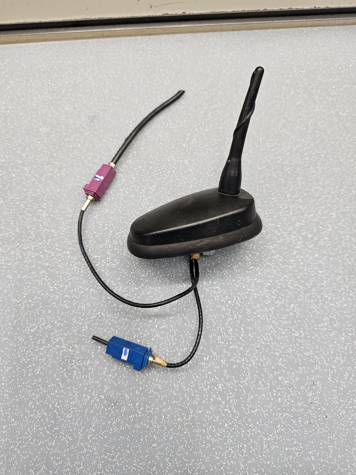 03-06 Silverado Tahoe Sierra Yukon Denali Front GPS AM FM Radio Roof Antenna OEM