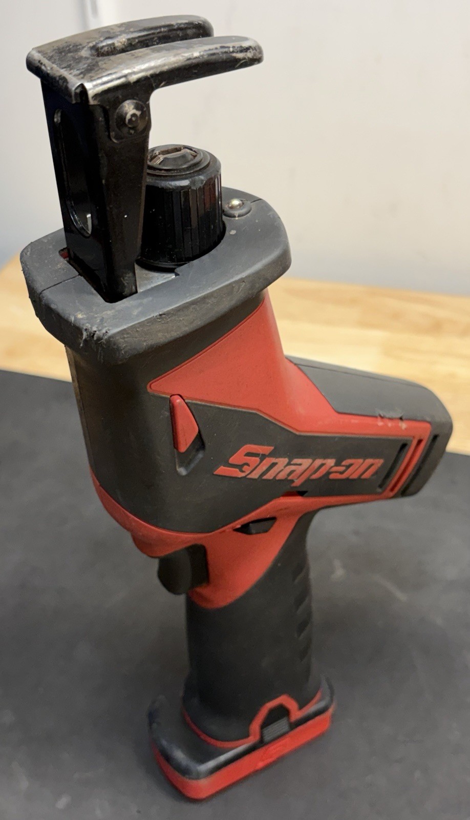 NICE! Snap On CTRS761 RED Reciprocating Saw with 14.4v Lithium Ion Battery