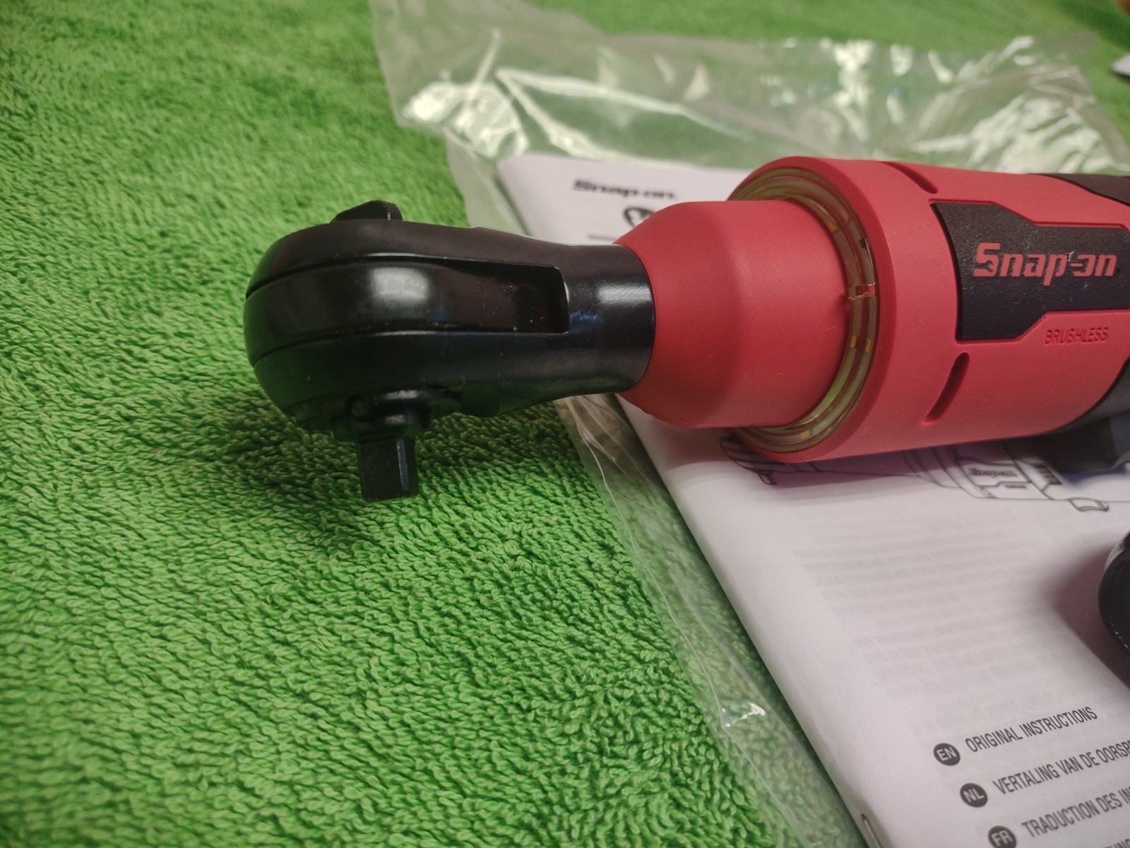 New!!! Snap-on 1/4″ Drive 40 ft lbs Lithium Ion Cordless Ratchet RED CTR825DB