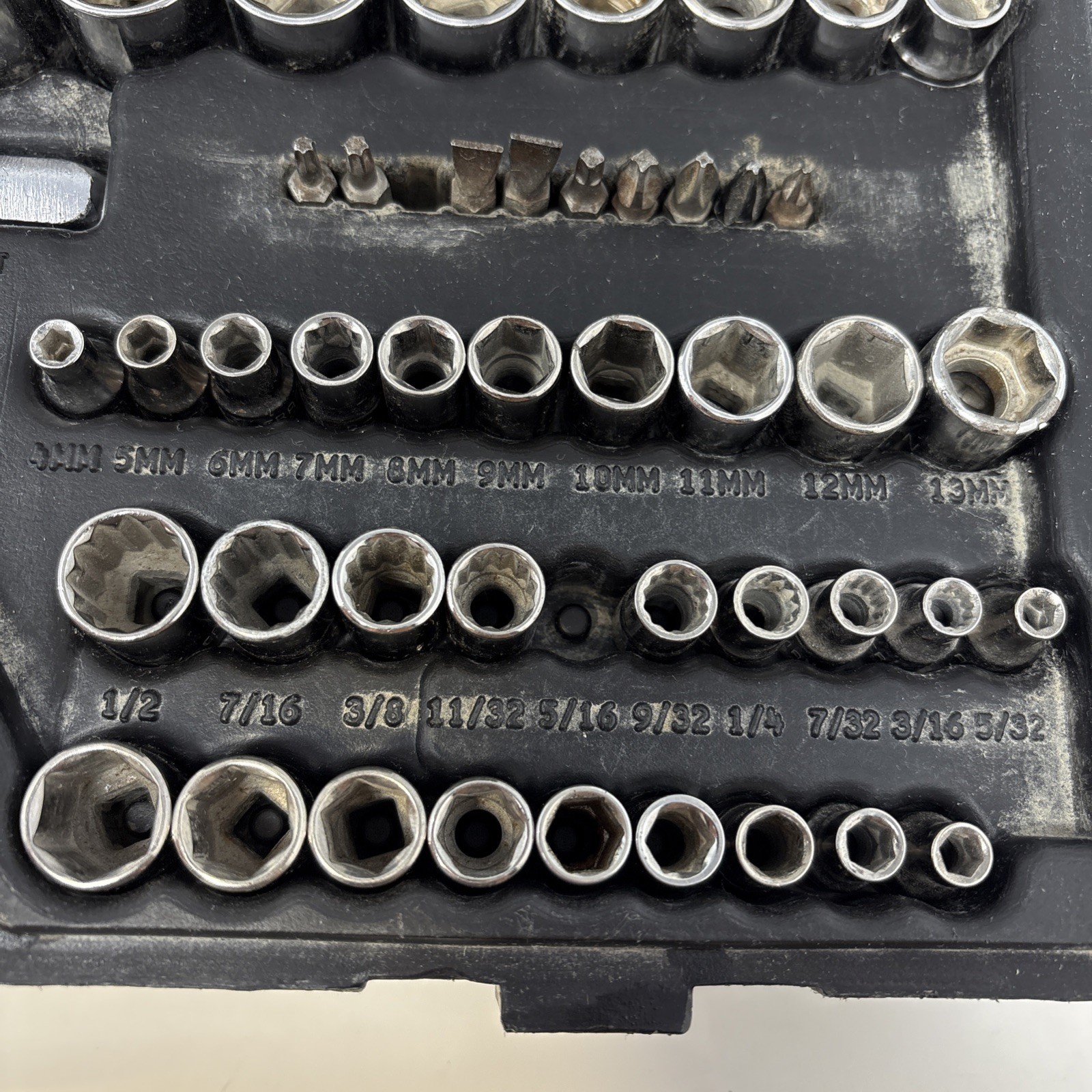 Craftsman USA 100PC Mechanics Tool Set 33623 Sockets Ratchets SAE Metric *READ