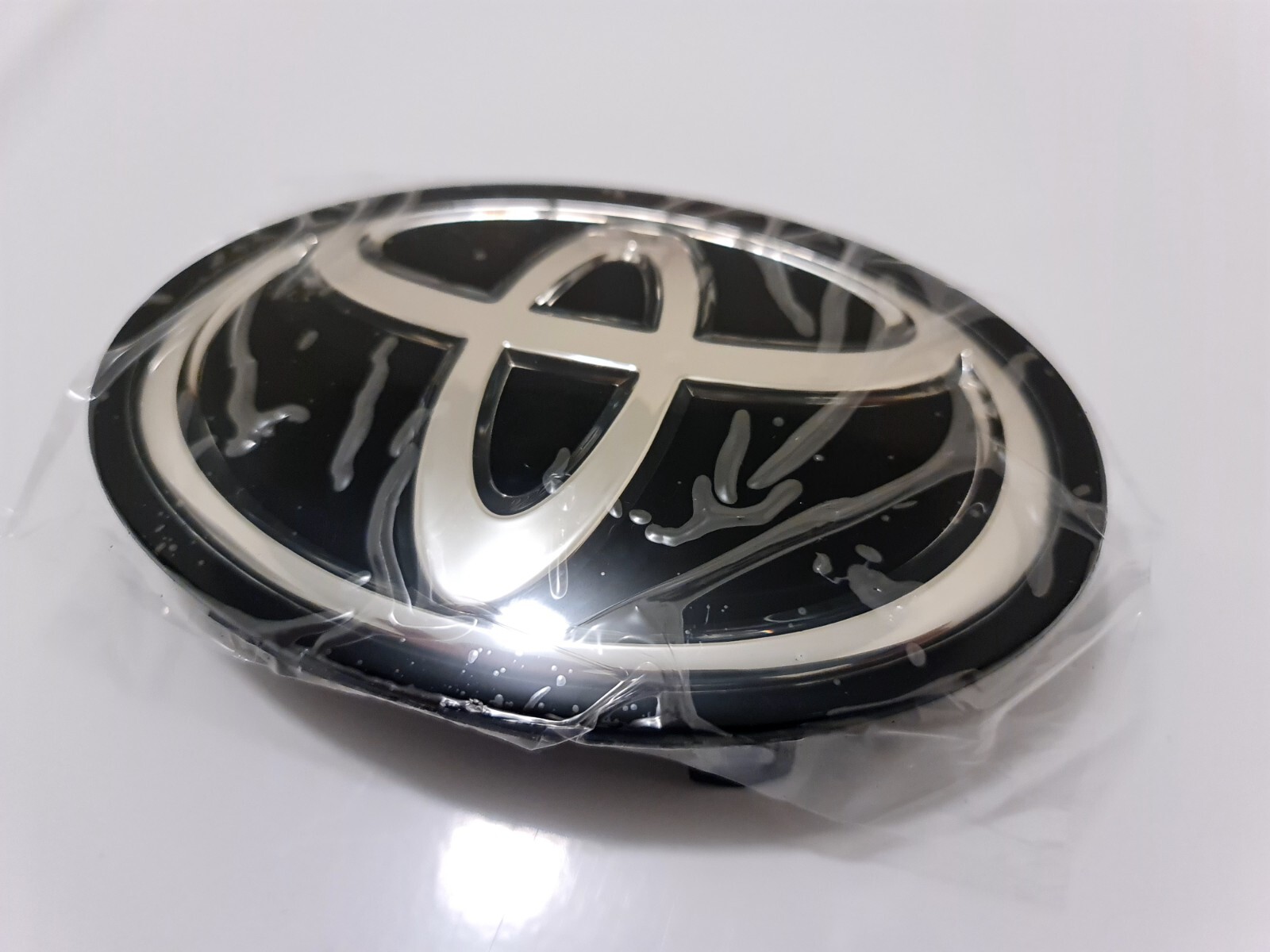 Toyota Camry 2018 2019 2020 Front Grille Emblem Logo Radar 53141-33130 /33140