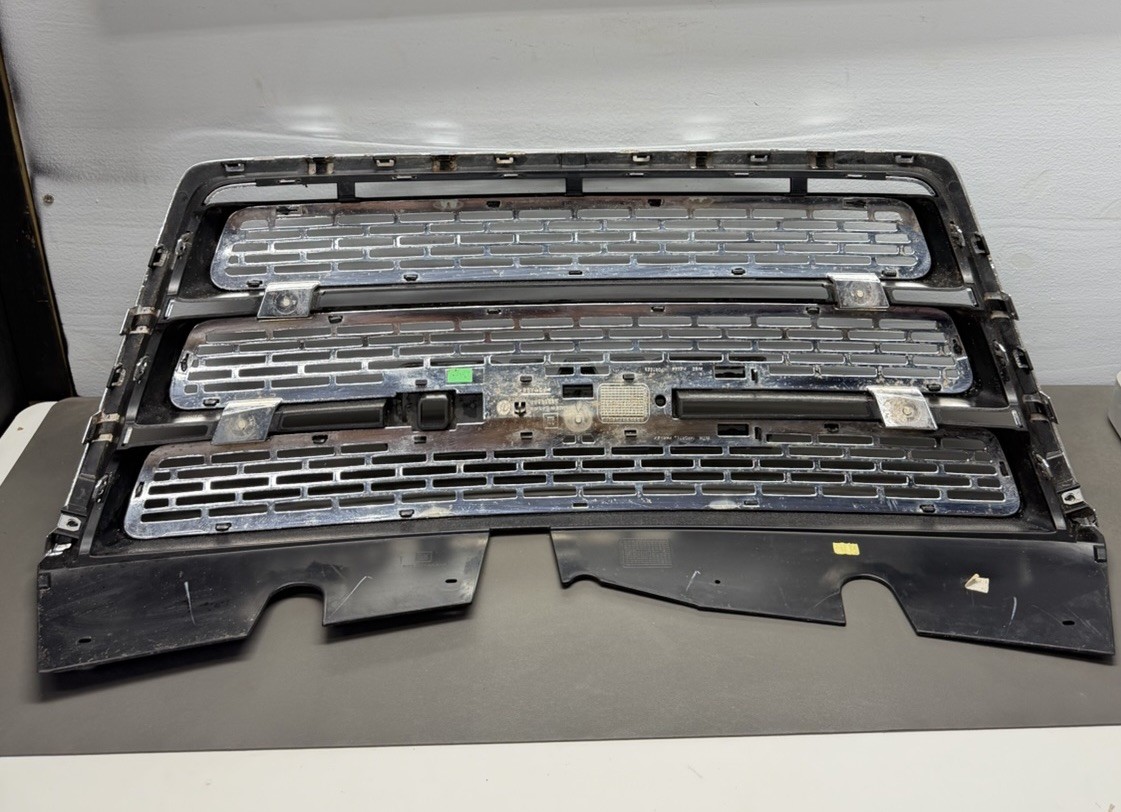 2010 – 2015 GMC Terrain Front Upper Grill Grille Black Chrome OEM